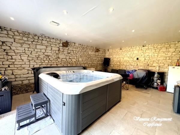 À vendre – Maison de village 4 chambres avec jardin, dépendances, grange et espace spa