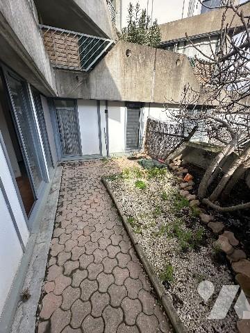 A GIVORS (Rhône), Place Henri Barbusse. Appartement T2.