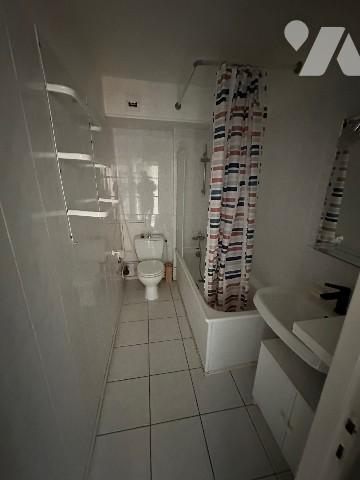 A GIVORS (Rhône), Place Henri Barbusse. Appartement T2.