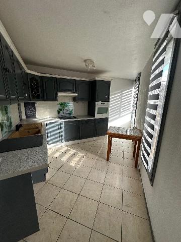 A GIVORS (Rhône), Place Henri Barbusse. Appartement T2.