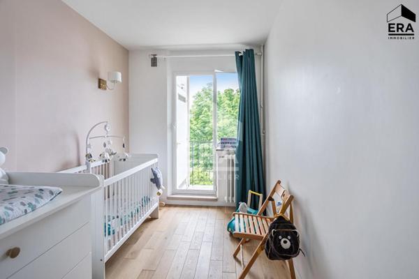 Ville-d'Avray - 3 pièces traversant avec double balcon, box et cave à 4 min de la gare