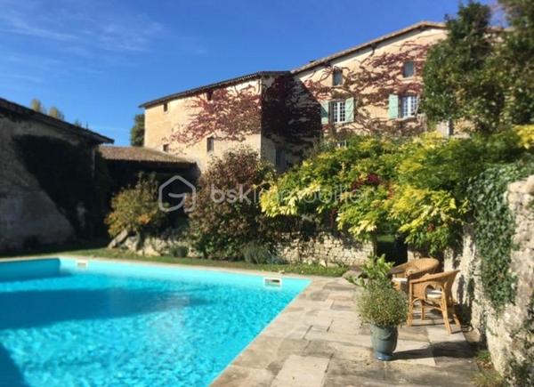 Maison en pierre de 560 m²