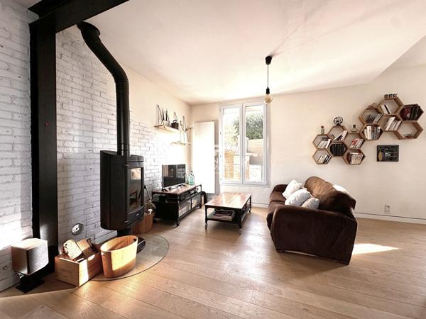 CHAVILLE - Centre ville - Maison de 3 chambres, un bureau et jardinet €721 000 ** - Référence 632-C