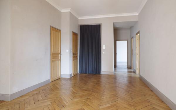 Appartement à vendre    6 pièces • 200 m2 Lyon 7