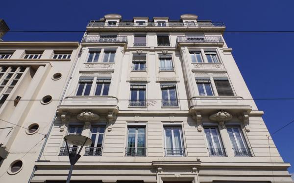 Appartement à vendre    6 pièces • 200 m2 Lyon 7