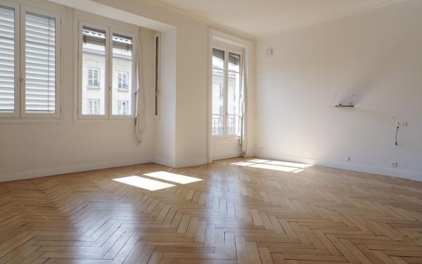 Appartement à vendre    6 pièces • 200 m2 Lyon 7