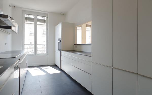 Appartement à vendre    6 pièces • 200 m2 Lyon 7