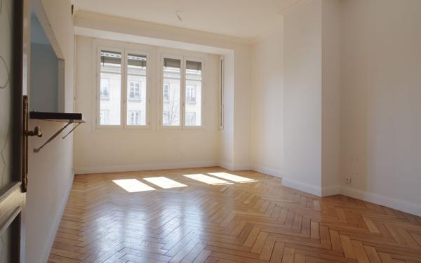Appartement à vendre    6 pièces • 200 m2 Lyon 7