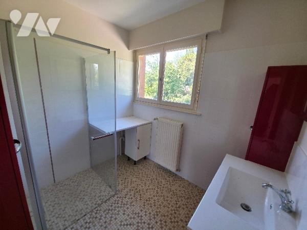 Maison individuelle à ARQUES sur un jolie parc arboré