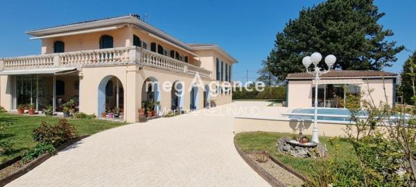 Maison à Saintes, 17100 - 10 pièces 217m²