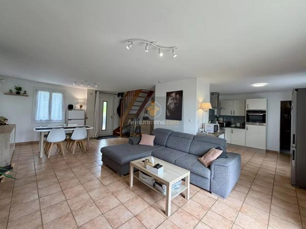 Vente                                                      Maison
                        
                     4 pièces                      92 m2                     à Rozay-en-Brie