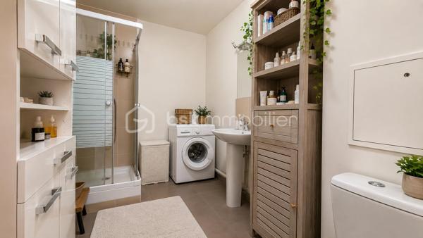 * INVESTISSEMENT CLÉ EN MAIN *

Découvrez ce studio de 30,86 m², situé au sein d’une résidence sécurisée de 2009, comprenant :

• Entrée indépendante
• Pièce de vie LUMINEUSE avec cuisine de 20,15 m²
• Salle d’eau avec WC
• Jardin privatif d’environ 20 m² (côté cour intérieure)
• Place de stationnement privative

• Locataire en place depuis 2019
• Loyer : 632,70 € HC / mois
• Rentabilité brute : 5,35 %
• DPE C
• Aucune anomalie électrique

À proximité immédiate des commerces, des transports et des principaux axes routiers (A4 – Francilienne), dans un secteur recherché de Pontault-Combault.

Conseillère ouverte à l’inter cabinet.