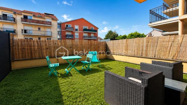 * INVESTISSEMENT CLÉ EN MAIN *

Découvrez ce studio de 30,86 m², situé au sein d’une résidence sécurisée de 2009, comprenant :

• Entrée indépendante
• Pièce de vie LUMINEUSE avec cuisine de 20,15 m²
• Salle d’eau avec WC
• Jardin privatif d’environ 20 m² (côté cour intérieure)
• Place de stationnement privative

• Locataire en place depuis 2019
• Loyer : 632,70 € HC / mois
• Rentabilité brute : 5,35 %
• DPE C
• Aucune anomalie électrique

À proximité immédiate des commerces, des transports et des principaux axes routiers (A4 – Francilienne), dans un secteur recherché de Pontault-Combault.

Conseillère ouverte à l’inter cabinet.