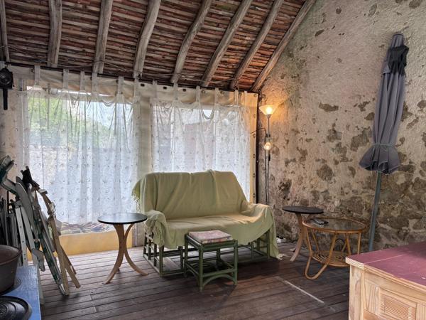 Maison de village française traditionnelle