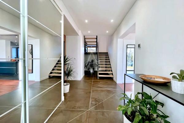 Maison familiale d'exception –T10 de 414,18 m² surface au sol / 332 m2 habitables– Terrain 4 192 m² –belles prestations-Bréal sous Monfort