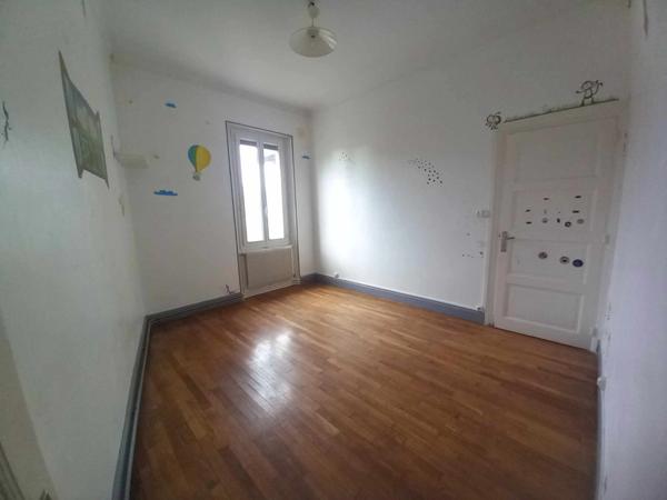 🏡 Appartement 3 pièces – Terrasse avec vue exceptionnelle – Thiers – 69 000 €