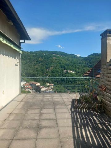 🏡 Appartement 3 pièces – Terrasse avec vue exceptionnelle – Thiers – 69 000 €