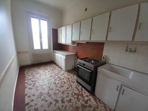 🏡 Appartement 3 pièces – Terrasse avec vue exceptionnelle – Thiers – 69 000 €