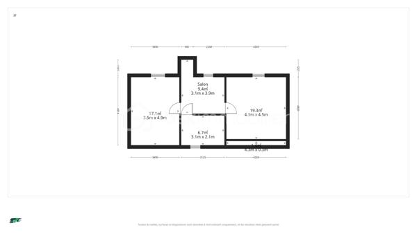 Emplacement recherché pour les familles : vos enfants peuvent suivre toute leur scolarité sur place, de la maternelle au lycée, avec des établissements supérieurs accessibles rapidement. Maison très soignée, prête à habiter, avec sous‑sol complet offrant une belle pièce idéale pour un ado.
Construite en 1982, cette maison offre environ 114 m² habitables, dans un état d’entretien irréprochable. Le rez‑de‑chaussée propose un vaste salon séjour lumineux avec cheminée, ouvert sur la terrasse, ainsi qu’une cuisine conviviale et un hall d’entrée permettant un accueil confortable.
L’espace nuit comprend trois chambres de bonne taille, dont certaines avec rangements, une salle d’eau fonctionnelle et un WC séparé. L’ensemble (sols, peintures, menuiseries) est particulièrement soigné, permettant une installation immédiate sans travaux lourds.
Sous‑sol et pièce pour ado
En dessous, un sous‑sol complet offre un grand garage, buanderie, rangements et une pièce habitable déjà aménagée. Cette pièce, chauffée et éclairée, pourra facilement devenir une superbe chambre d’ado, un espace de jeu ou un bureau indépendant, à l’écart du séjour principal, pour plus d’autonomie au quotidien.
Confort et prestations
La maison est chauffée par des radiateurs électriques, avec une installation entretenue et une isolation soignée (combles et menuiseries à vérifier sur place). L’état général est très propre, ce qui garantit une transition sereine pour les futurs propriétaires.
Extérieurs et environnement
Les abords sont à l’image de l’intérieur : particulièrement bien tenus, avec allée permettant de stationner plusieurs véhicules, accès au garage, jardin entretenu et terrasse agréable pour profiter des beaux jours. Le quartier, calme et résidentiel, reste proche des commerces, services et transports, ce qui en fait un cadre de vie recherché pour les familles.
Vous recherchez une maison soignée, fonctionnelle, avec sous‑sol complet et une pièce parfaite pour accueillir un ado ou un bureau indépendant, à deux pas de toutes les écoles ? Contactez‑moi pour organiser une visite et découvrir ce pavillon familial dans les meilleures conditions.
Visite virtuelle disponible