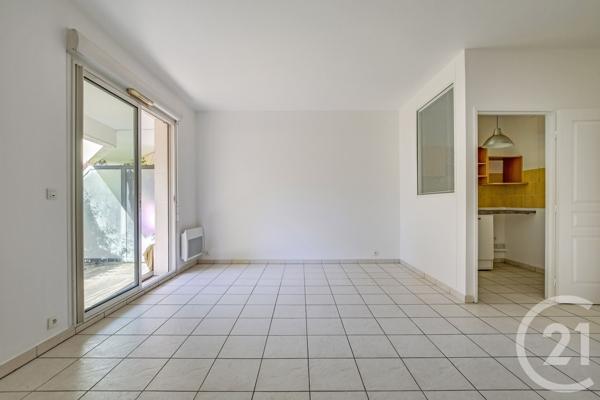 Appartement F2 à vendre  2 pièces - 43 m 2   PARIS  - 75020