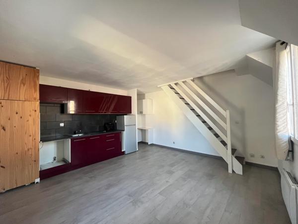 Bel appartement F2 + mezzanine d'une superficie de 56m²