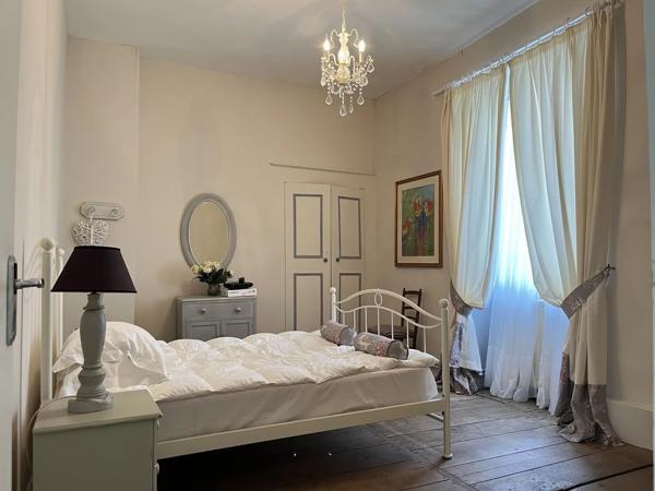 Magnifique Château avec des vues imprenables, gîte et terrain
