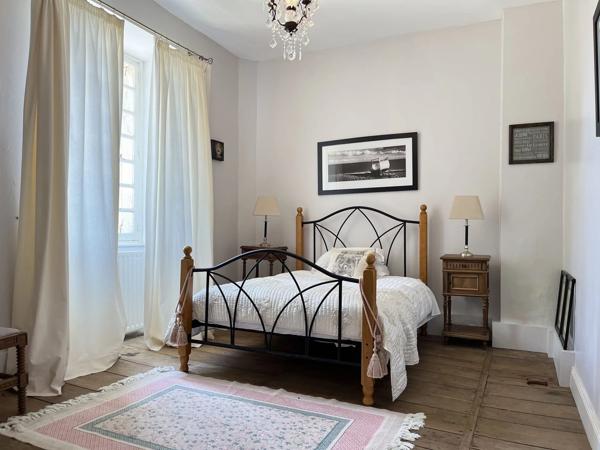 Magnifique Château avec des vues imprenables, gîte et terrain