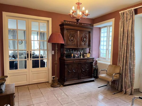 Magnifique Château avec des vues imprenables, gîte et terrain