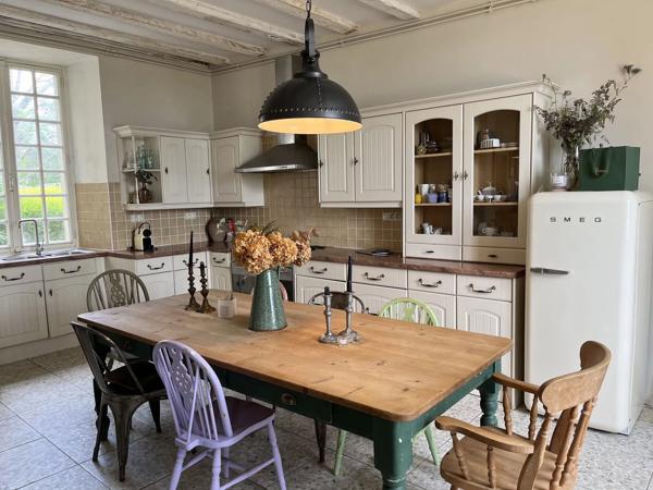 Magnifique Château avec des vues imprenables, gîte et terrain