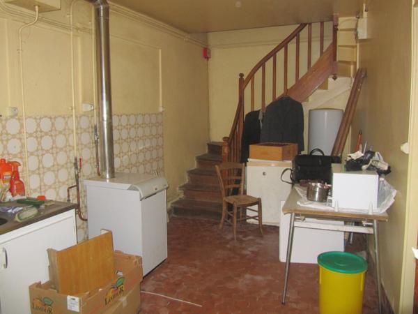 Ensemble immobilier comprenant deux maisons séparées sur la même parcelle. L'une étant ancienne mais habitable, l'autre ayant été reconditionnée il y a environ 10 ans.