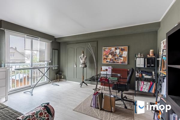 Esprit contemporain pour cette maison familiale avec 4 chambres.