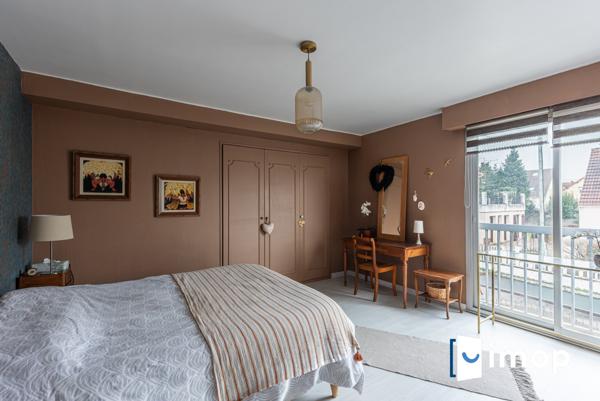 Esprit contemporain pour cette maison familiale avec 4 chambres.