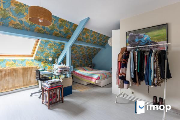 Esprit contemporain pour cette maison familiale avec 4 chambres.