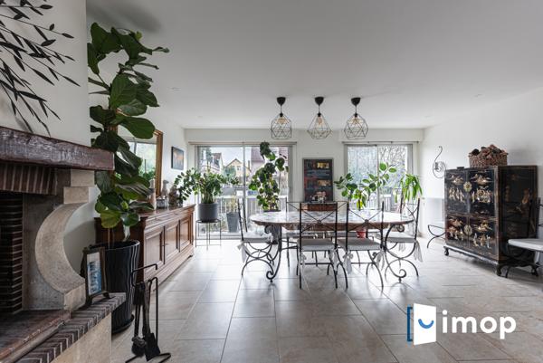 Esprit contemporain pour cette maison familiale avec 4 chambres.