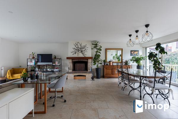 Esprit contemporain pour cette maison familiale avec 4 chambres.