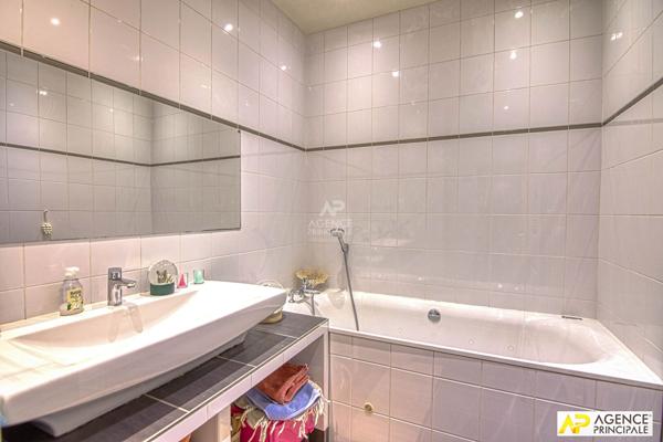 Versailles Notre-Dame les Prés - Appartement 8 pièces de 322 m² situé au 1er étage avec terrasse + 2 places de parking €2 400 000 ** - Référence 27853