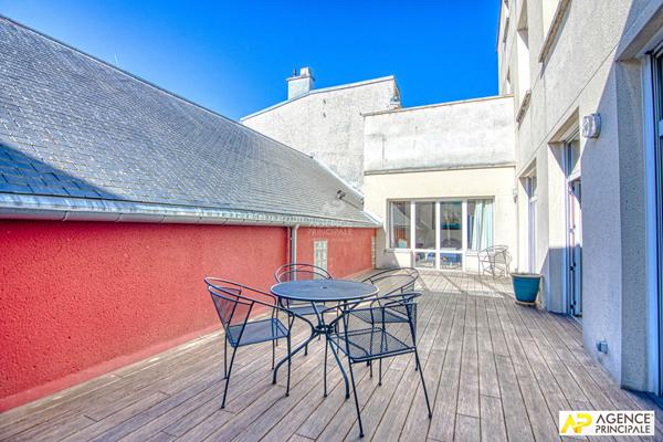 Versailles Notre-Dame les Prés - Appartement 8 pièces de 322 m² situé au 1er étage avec terrasse + 2 places de parking €2 400 000 ** - Référence 27853