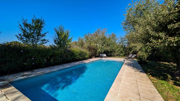 Ferme en pierre avec 6 chambres et piscine chauffée près de Gramat, Lot