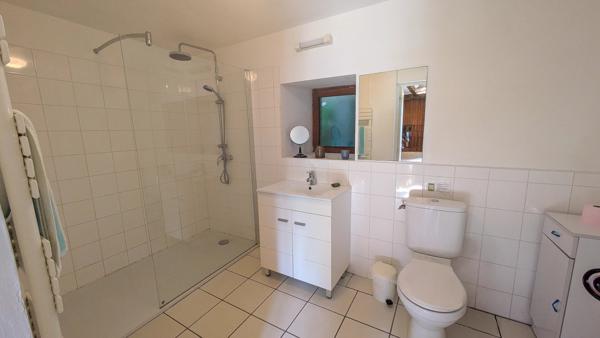 Ferme en pierre avec 6 chambres et piscine chauffée près de Gramat, Lot