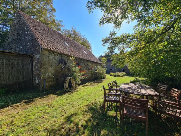 Ferme en pierre avec 6 chambres et piscine chauffée près de Gramat, Lot