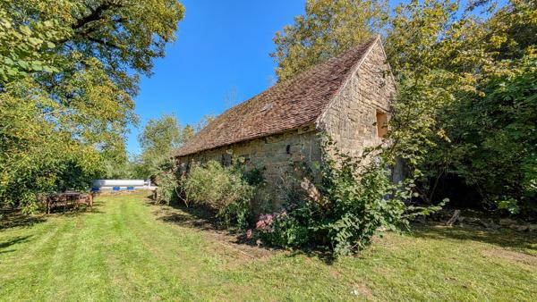 Ferme en pierre avec 6 chambres et piscine chauffée près de Gramat, Lot