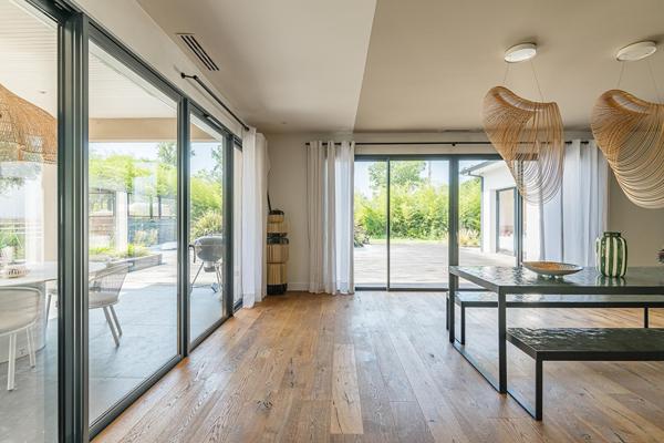 Villa contemporaine avec sa piscine, à 15 minutes de Bordeaux ? Bouliac