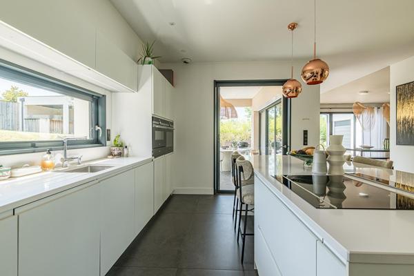 Villa contemporaine avec sa piscine, à 15 minutes de Bordeaux ? Bouliac