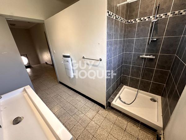 A vendre à Perpignan (66000) quartier MOYEN VERNET Maison 2 faces F5 de 112 m² avec garage et jardin.