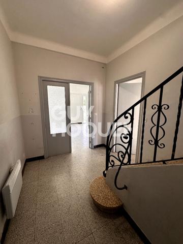 A vendre à Perpignan (66000) quartier MOYEN VERNET Maison 2 faces F5 de 112 m² avec garage et jardin.