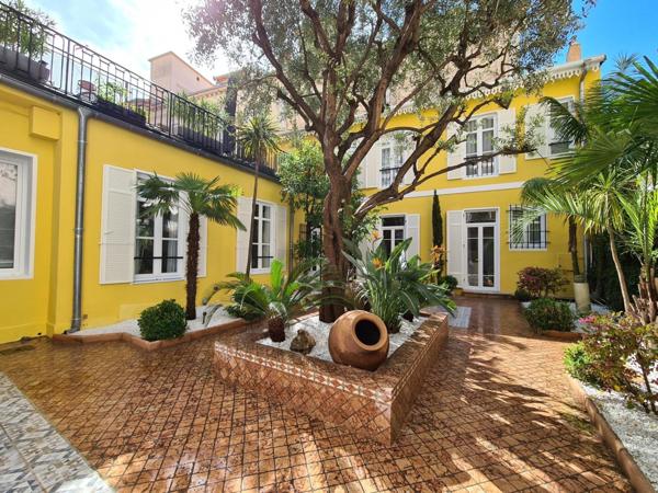Rare Cannes  Banane, exceptionnelle maison de ville avec patio paysagé  à 150 m de la Croisette
