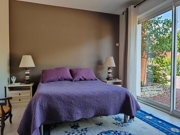 Confortable maison contemporaine au calme, 4 chambres, séjour double avec cheminée, beau parc paysagé