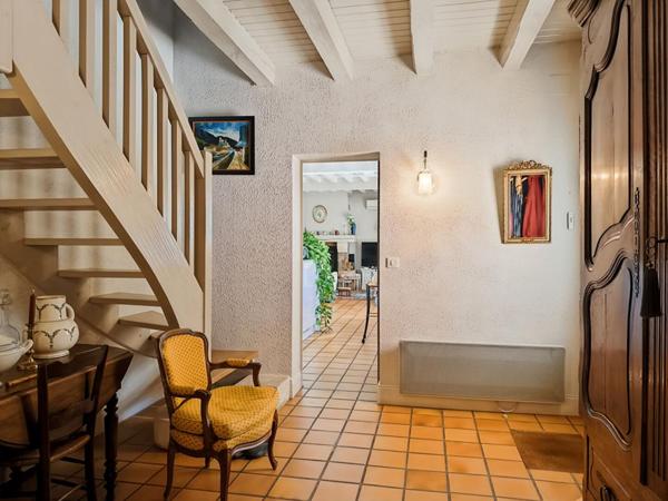 Confortable maison contemporaine au calme, 4 chambres, séjour double avec cheminée, beau parc paysagé