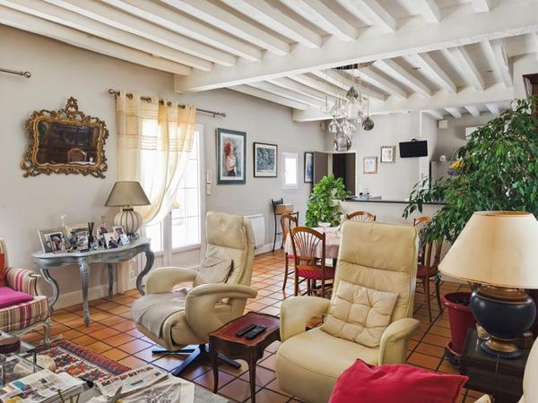 Confortable maison contemporaine au calme, 4 chambres, séjour double avec cheminée, beau parc paysagé