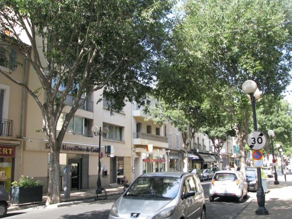 BEL APPARTEMENT EN CENTRE VILLE 2EME ETAGE AVEC ASCENCEUR - EMPLACEMENT PARKING